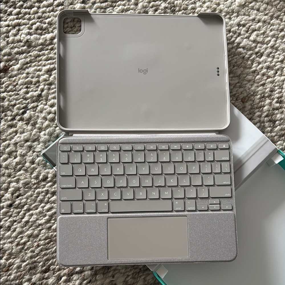 Logitech Combo Touch for iPad Pro 11-inch - Gray - Picture 3 of 3
